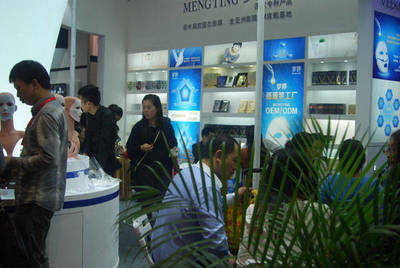 洗發(fā)水加工廠分享 化妝品OEM自創(chuàng)品牌好處多